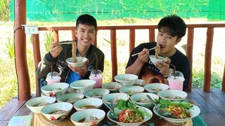 กินก๋วยเตี๋ยวเรือนํ้าตก กินจนอิ่มแบบจุกๆ