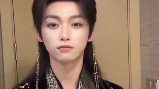 What kind of skit is this when Ziyu is the emperor? crlogo