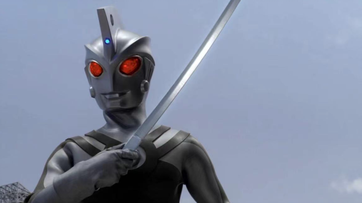 Heroes of the Dark Kingdom: Dark Ace E4's first mission is to destroy the Kingdom of Light?