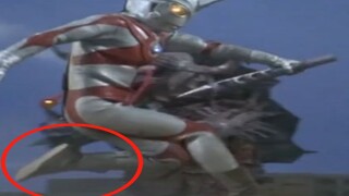 Dalam adegan Ultraman 8 yang paling terbuka, Ace benar-benar mengenakan sepatu kain tua Beijing untu