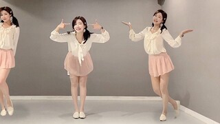 Cô gái trẻ chữa lành nhảy theo giai điệu bài hát. Nụ cười của Super Idol có ngọt ngào như tôi không?