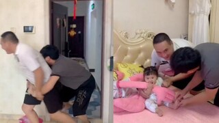 两舅舅为了先看外甥女，你争我夺互不相让，急切模样惹人大笑