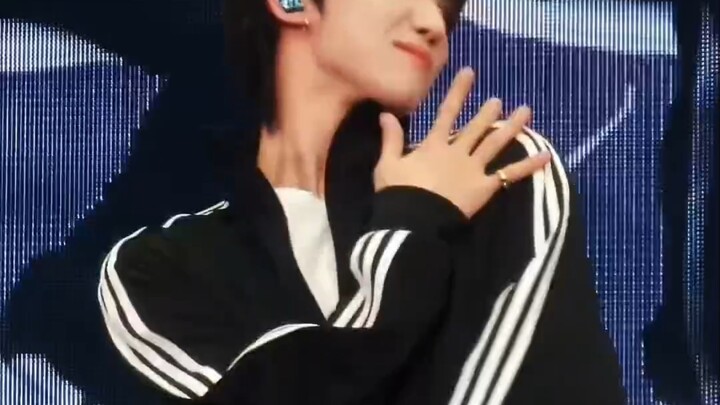 We are coming to Kra Island tomorrow, let’s review the8 teacher’s girl group dance from the past two