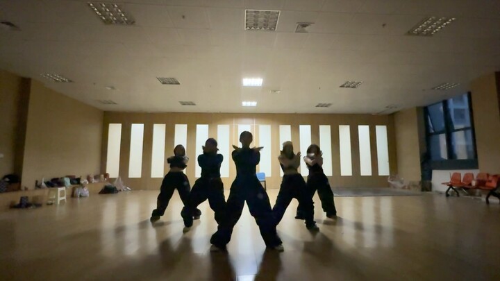 Phòng tập của nhóm sinh viên xg – phiên bản 5 người: “Bất bại”