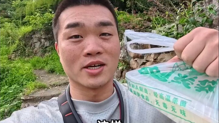 没想到各位投的币，会给山村阿公带来久违的温暖