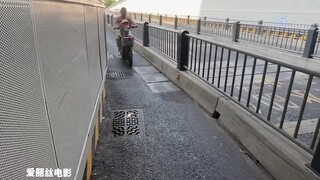 Một cô gái đã tử vong sau khi bị ngã khi đang đi xe đạp trong lúc cầm điện thoại di động và mất kiểm