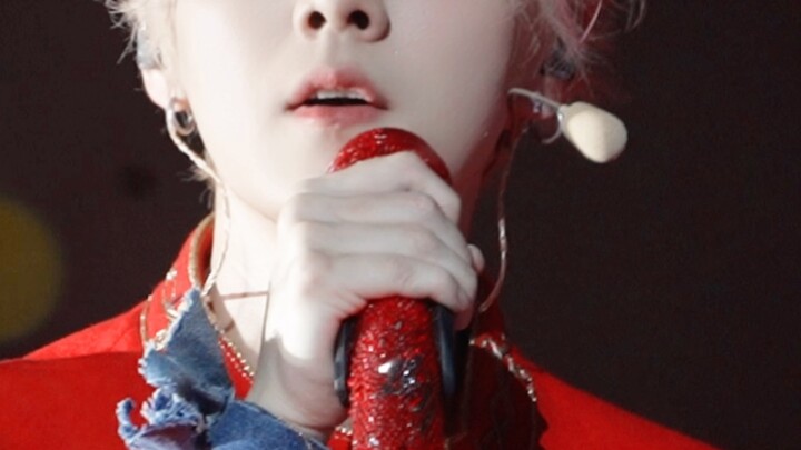 Come and see! The only person in the Chinese entertainment industry who needs to double-insure his f
