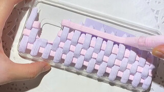 เคสโทรศัพท์ครีมกาวพร้อมดอกเดซี่ถัก