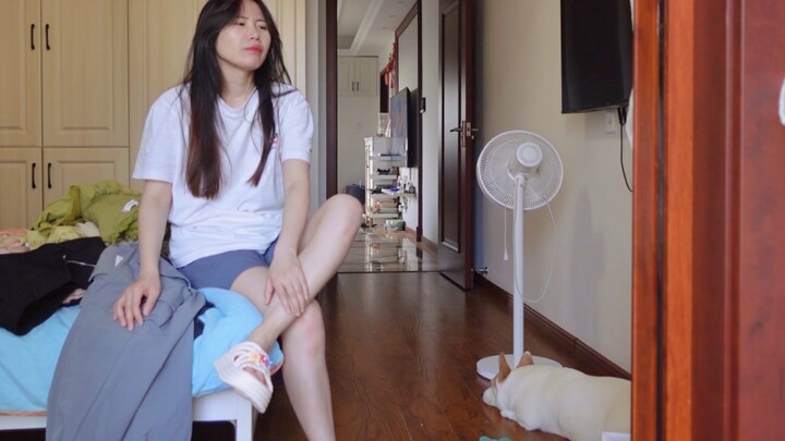 It's my first time being a fashion blogger, feels kinda awkward