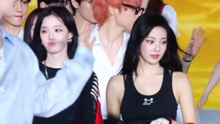 【EXO】دموع في العيون! النسخة بتشكيلة من جميع النجوم لـ "بيتر بان"، أغنية الختام لعام آخر في مهرجان ال