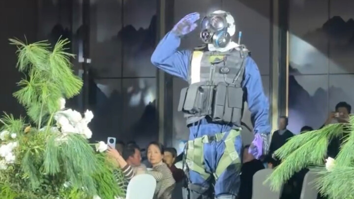 แค่ทำให้ชุดคอสเพลย์มีความหมายมากขึ้นเท่านั้น