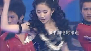 Watching the fairy sister Liu Yifei singing and dancing, she looks like a cute girl group... It remi