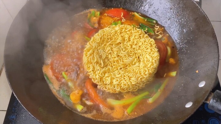 [Makanan]Hari Ini Menunya Set Telur Goreng, Mie dan Sosis