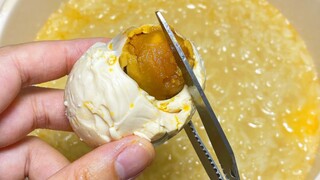 How can office workers quickly grab a meal after work?! The salted egg yolk seafood congee is amazin
