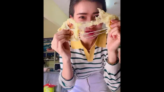 ทำคลิปเสร็จแล้วก็ยังไม่รู้เลยว่าขนมนี้มีชื่อว่าอะไร 5555