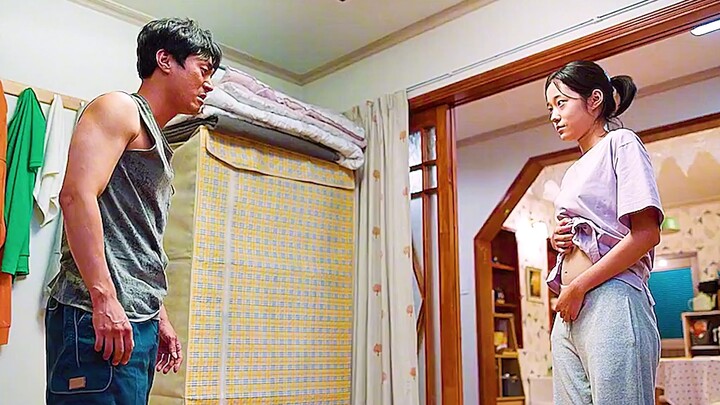 Film & TV Commentary: She’s Only 16 and Six Months Pregnant, Yet Her Father Has No Idea—How Bizarre!