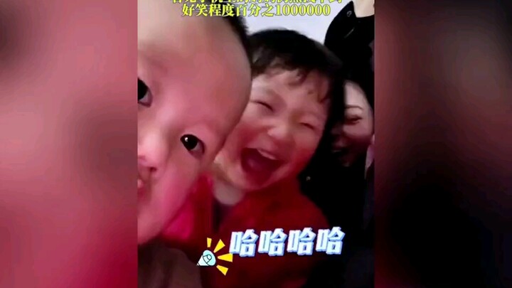 Baby and mom play hide-and-seek; even after seeing mom on the phone, they still can’t find her—so hi