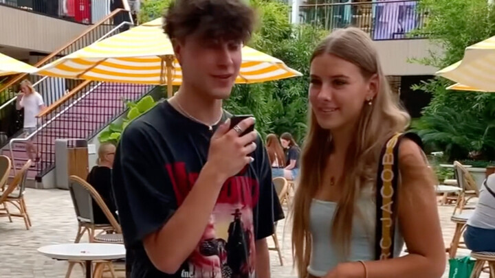 Tui đẹp trai thế này, làm bạn trai em được không...?