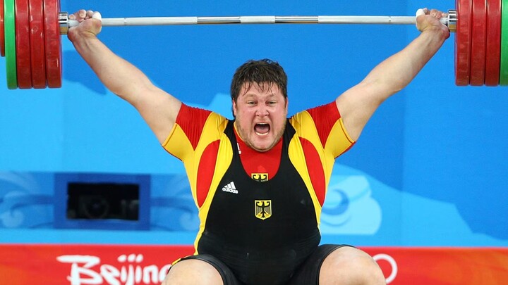 两个人一起举，怎么输？