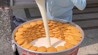 It turns out that the snacks in India's wealthy areas are clean and hygienic