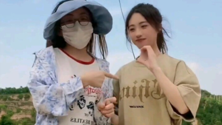 姐妹成对 快乐加倍！
