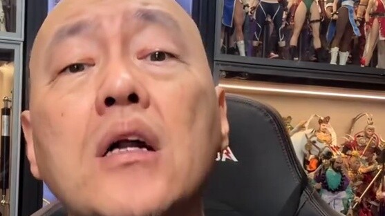 How dare you doubt a man who spent 200 yuan to buy toys?