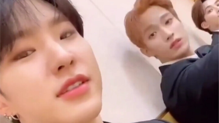 【seventeen】Tôi hâm mộ thần tượng chứ không phải diễn viên hài