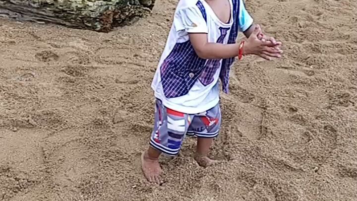 Cute 3 yrs old kid dancing