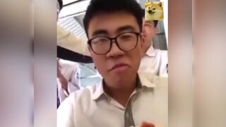 Chiếc bánh mì được đấu giá