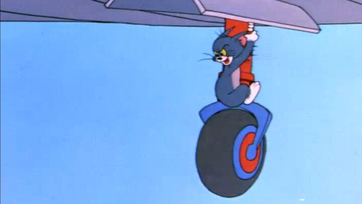 This is probably the first video in history of someone removing the landing gear of an airplane.