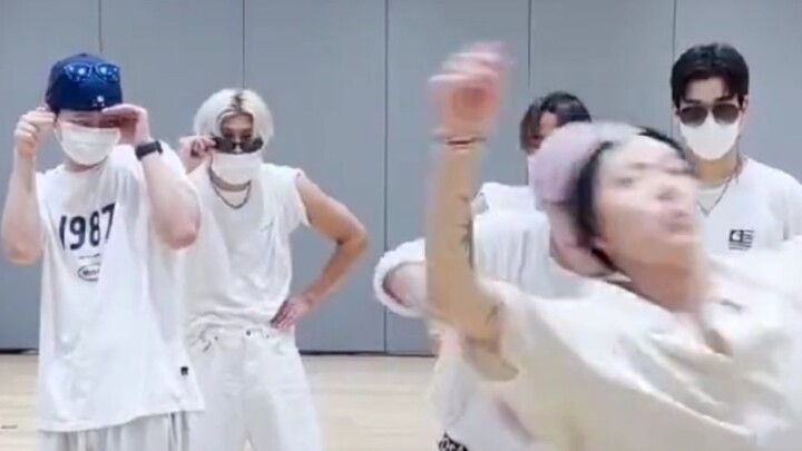 A sitcom that Wei Ren can’t bear to miss: Yangyang × TEN PMN + LOW LOW challenge