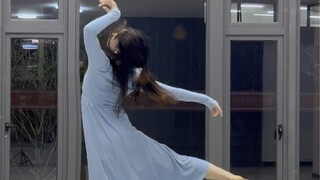 Nếu so sánh bạn với một bài hát, bạn chính là dòng nước chảy giữa núi non!