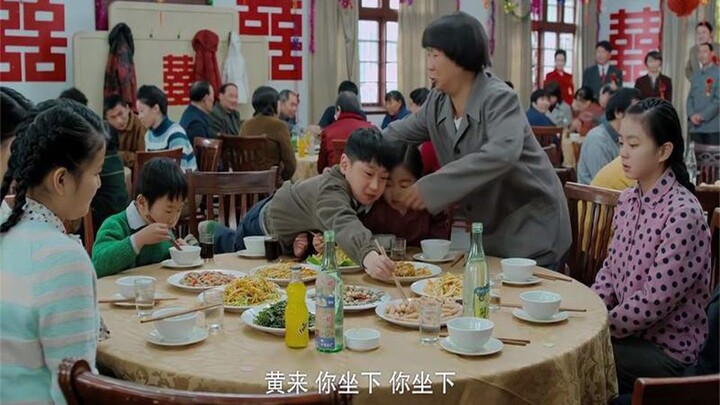 The kid at home starts scarfing down the food before the feast even begins—big sis loses it in a fur