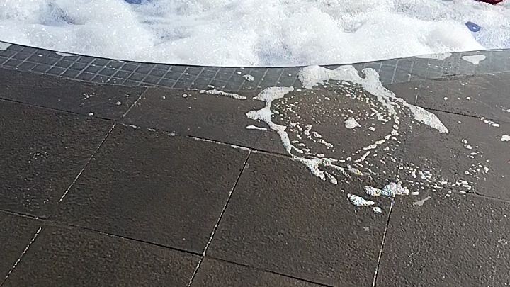 bocil main busa, kolam renang