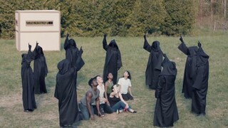 [Poor Movie] 6 people were captured by a mysterious man in black and locked in a wooden box. After e