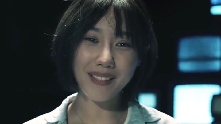A group of strangers came to the blind girl's home to "give warmth", but they never expected...