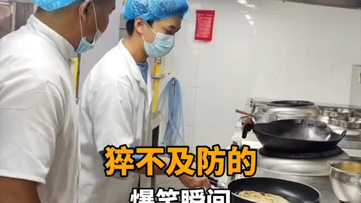 Điểm lại những khoảnh khắc cười bể bụng bất ngờ