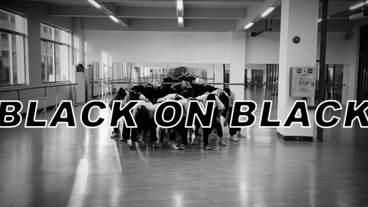 هل تظن أن بإمكانك تقليد الأسود الداكن بمجرد أن تقول ذلك؟