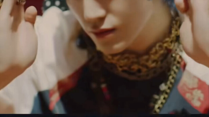 Ngày trước anh này từng tiết lộ hết cả bài hát luôn đấy.