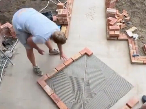 Patterned laying of red bricks