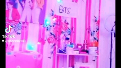 my loveng room pink with bts💜