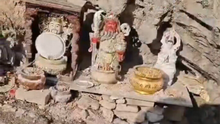 Seorang netizen membongkar takhayul feodal dengan fisika (mohon ditonton secara rasional)