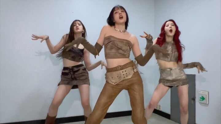 STAYC 'T-ara - I'm Crazy Because of You' Challenge