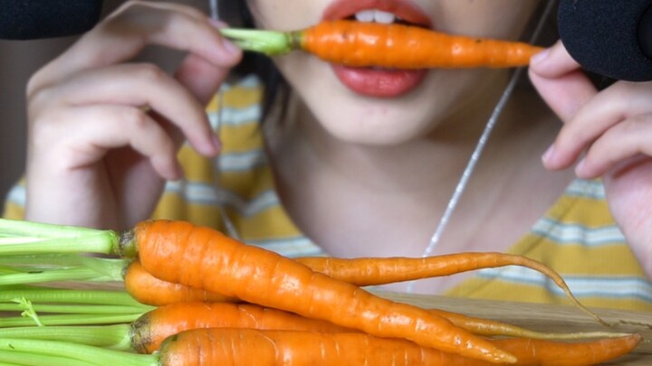 Ăn cà rốt siêu nhỏ nhưng cực giòn