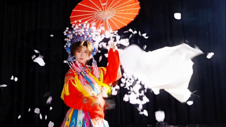 Water-Sleeve Flower Strike | Xie Yuchen: Entertain the Gods with Dance, Slay the Gods with Sleeves |