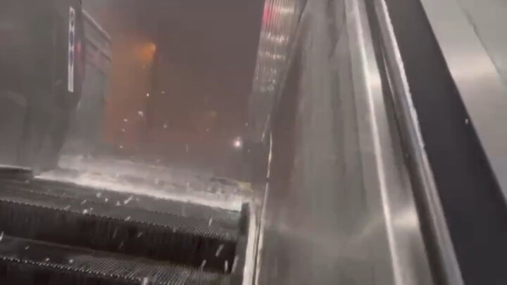 วันที่ 3 กันยายน กรุงปักกิ่งเกิดพายุลูกเห็บ จนพัดเข้าไปในรถไฟฟ้าใต้ดิน!
