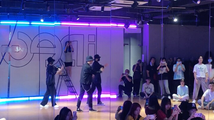【Da Zhong】Zhang Yixing-Menari cover "Lotus".
