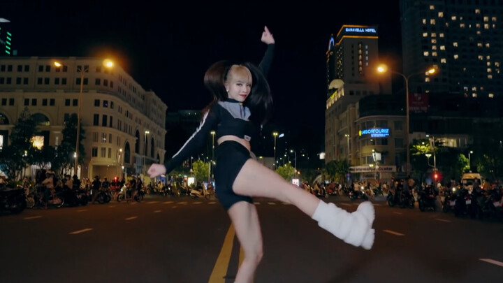 [KPOP Ở NƠI CÔNG CỘNG] Vũ đoàn Việt Nam nhảy lại trên đường phố ca khúc trở lại mới nhất của LISA - 