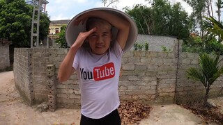 Hưng Troll _ Làm Bát Nước Mía Khổng Lồ Thử Thách Mẹ Bà Tân Vlog Uống Hết