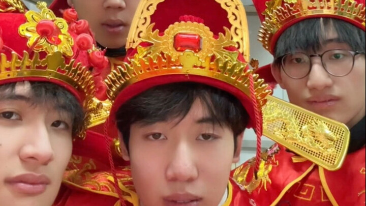 Startup Tips for College Students — The God of Wealth Sells Statues of the God of Wealth